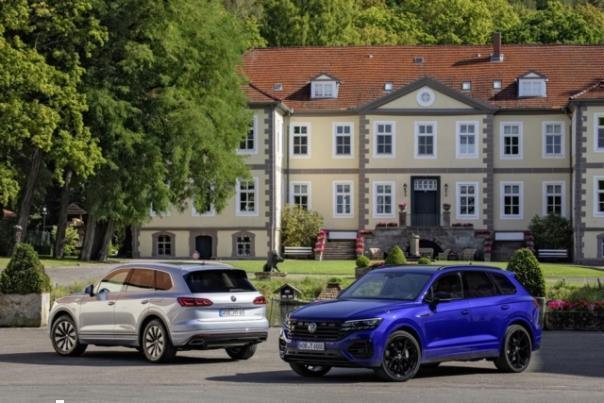 Die beiden Touareg-Plug-in-Hybridmodelle werden voraussichtlich bereits im November in der Schweiz eintreffen.